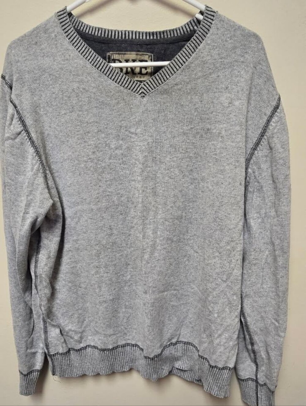 BKE Men's Light Gray V-Neck Sweater